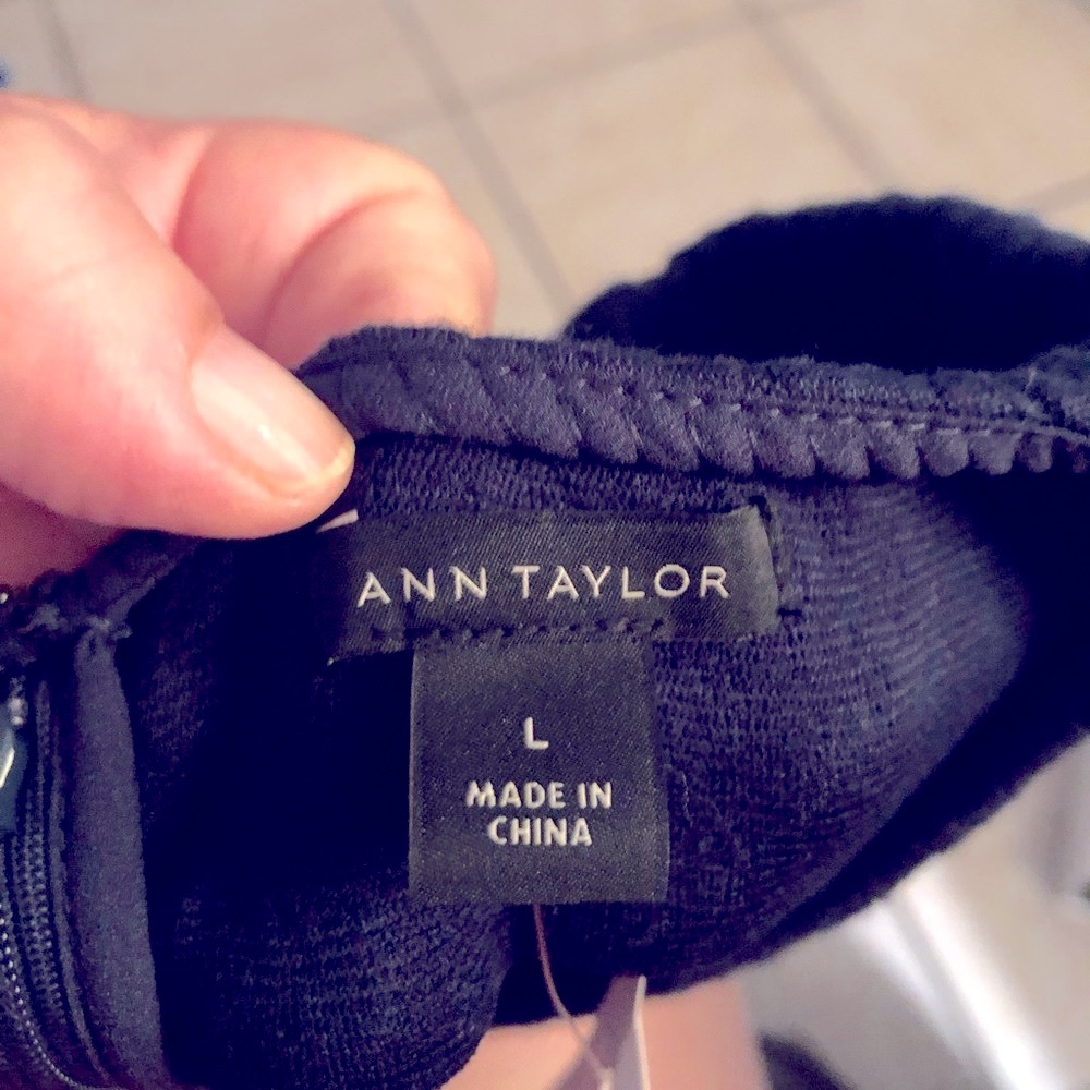 New- Ann Taylor top - Picture 2 of 3